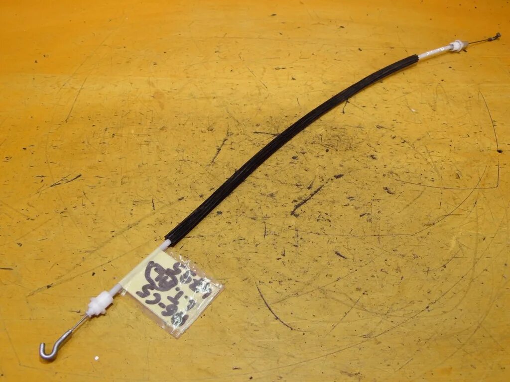 Трос ручника ауди а6 с5 универсал. Трос открывания двери ауди а6 с5. Авито ру ауди а4 трос капота с ручкой в зеленограде. Тросик двери ауди а4 б8. Трос ручника ауди а6 с5.