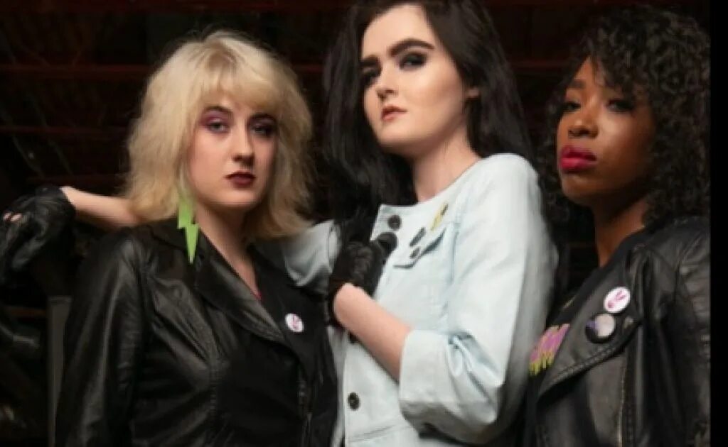 Bad girl 1. Бэд герл. Мэнсон мэрилин аврил. Mia bad girls обложка. Красивые дерзкие девушки.