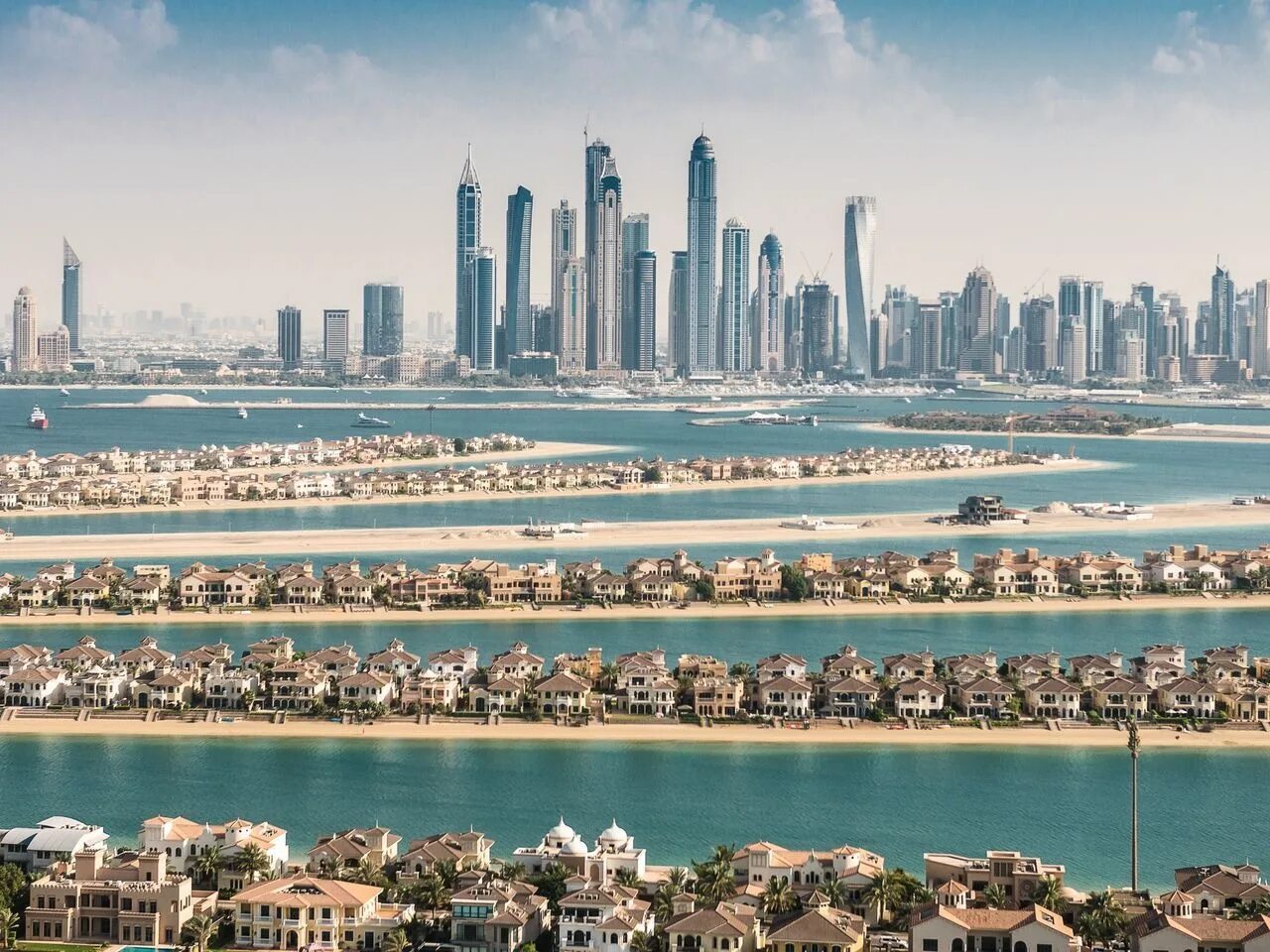 Пальма арабские эмираты фото. Дубай Palm Jumeirah. Пальма Джумейра Халифа. Дубай Скайлайн.