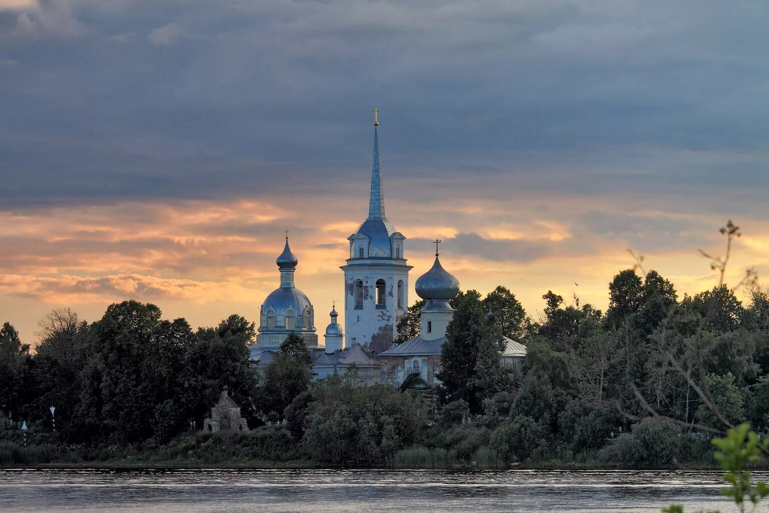 Новая ладога река волхов. Город новая ладога ленинградская область. Новая ладога река волхов. Новая ладога ленинградская. Новая ладога ленинградская область.
