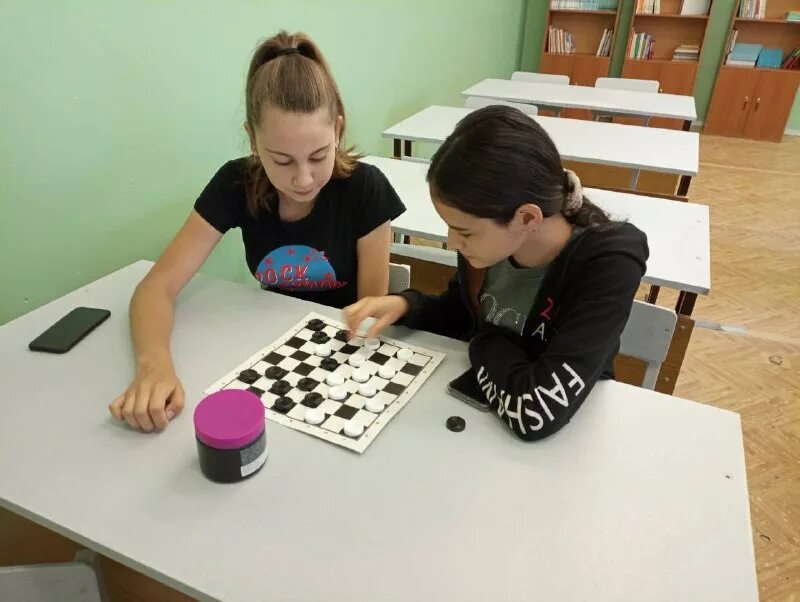 Поселок советское саратовской области. Библиотека мраково кугарчинский район. П. 3 д класс. Лицей держава шахматный класс.