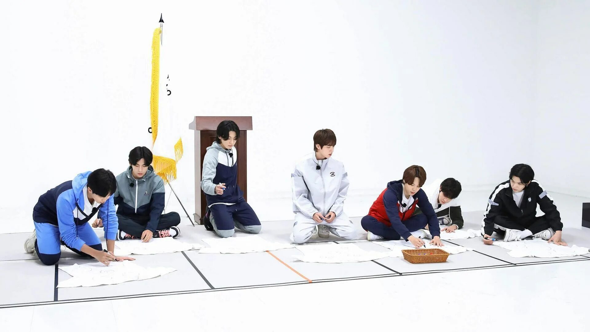 Выпуски run bts. Bts 2025. бтс 2025 год. бтс фото 2025. bts 2025 фотосессия.