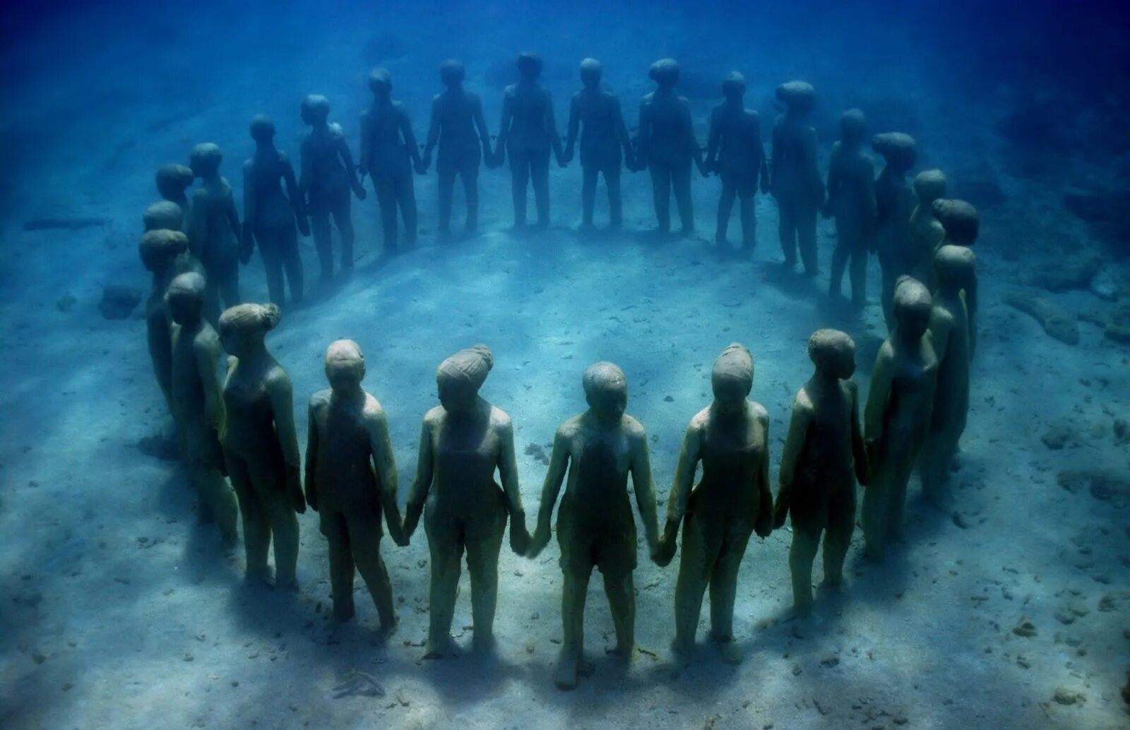 Тайный океанов. Подводный музей Джейсона де Кайрес Тейлора. Музей подводных скульптур в Канкуне. Музей подводных скульптур Мексика. Канкун Мексика подводный музей.