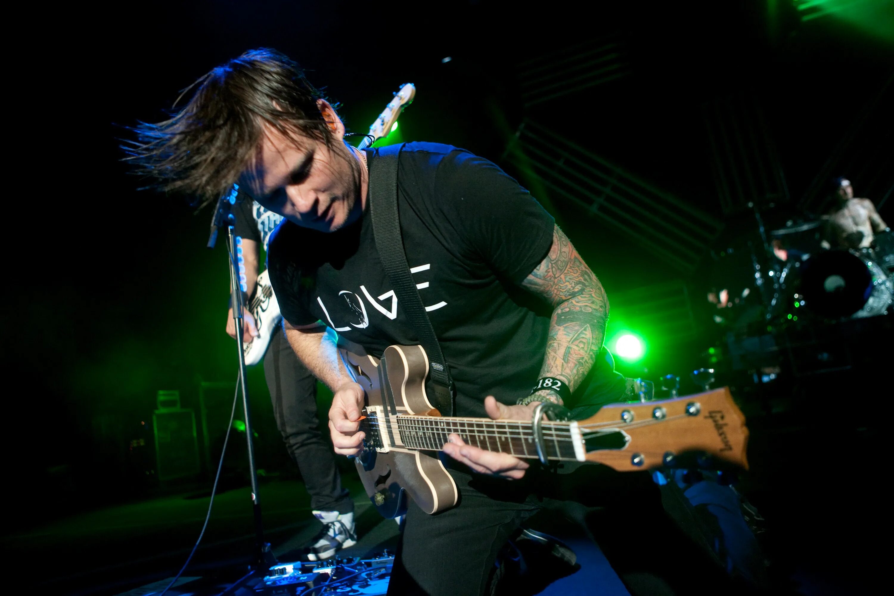 Tom delonge. Blink 182 tom delonge. гитарист блинк 182. блинк 182 том делонг. blink 182 гитарист.