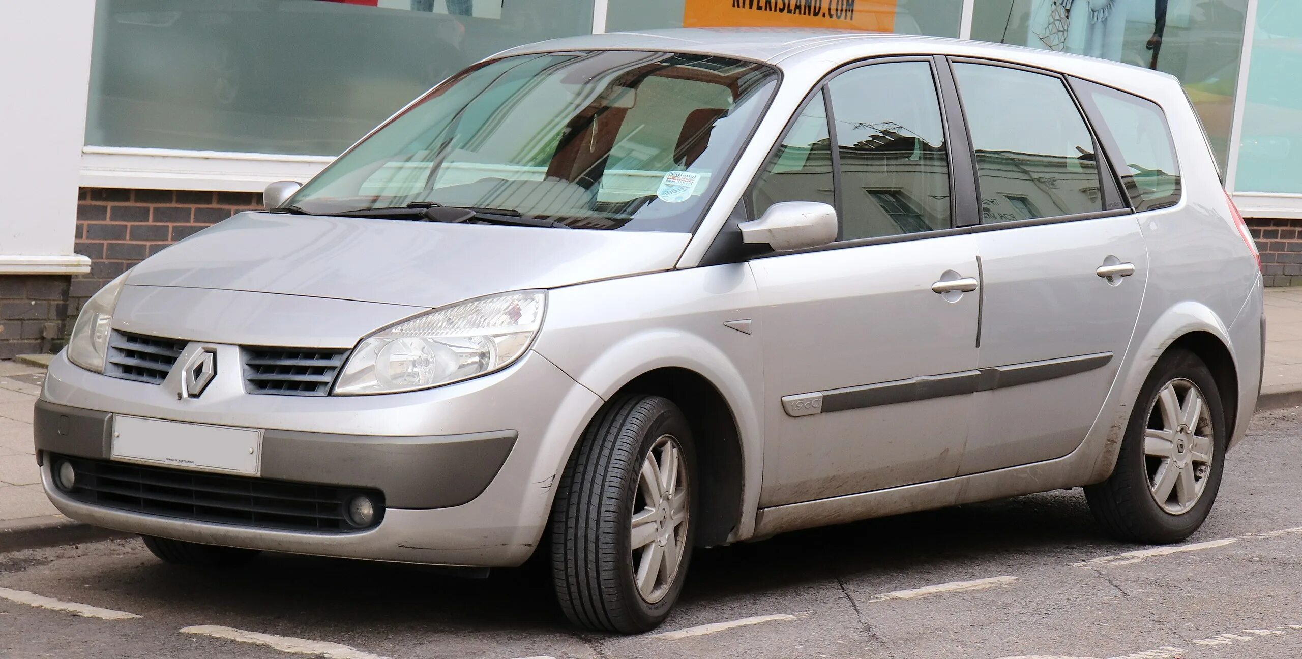 Рено сценик 1 поколения. Renault Scenic 2005. Renault Grand Scenic, 2005. Renault Grand Scenic II. Renault Scenic II 2005.