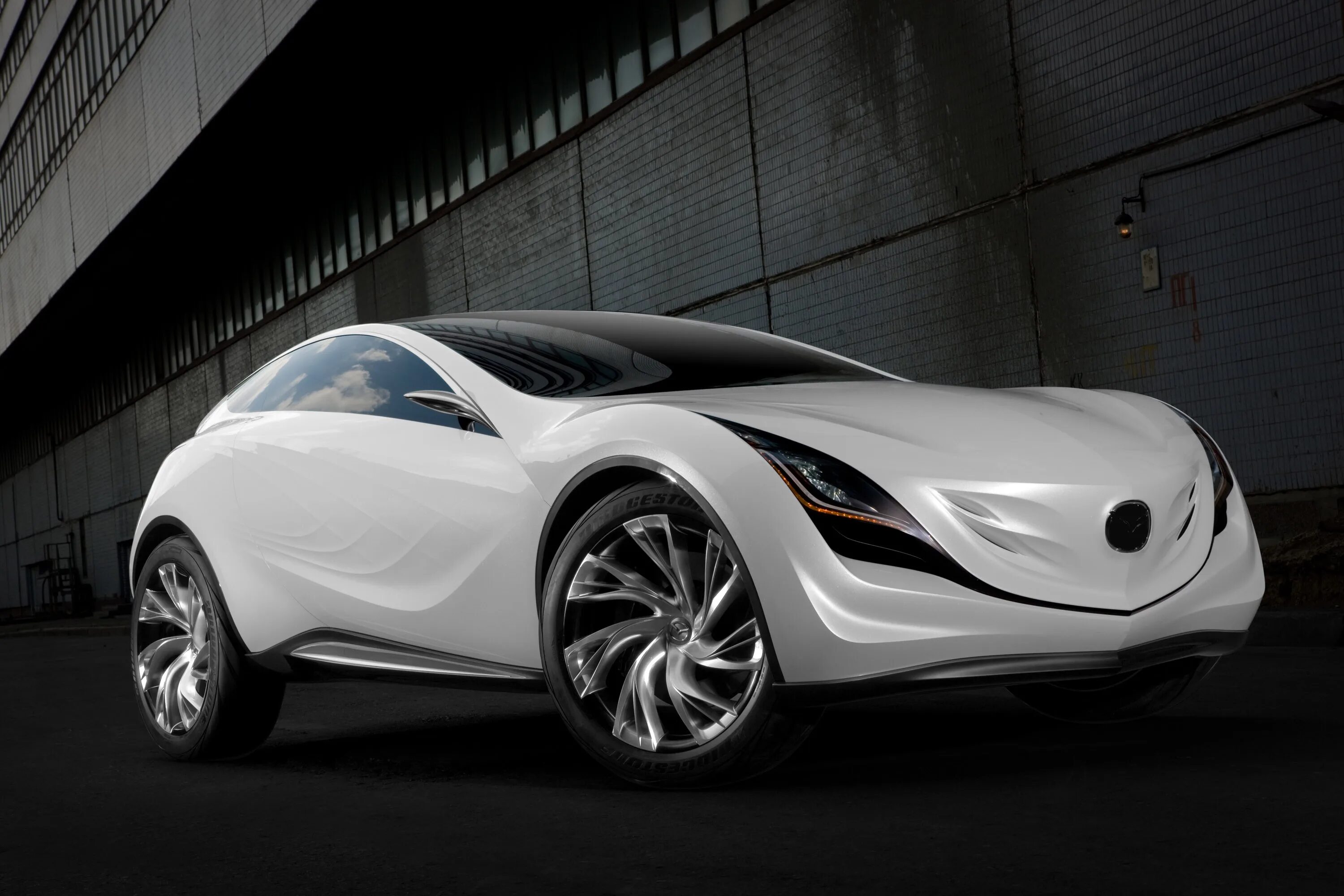 Самая mazda. Mazda Concept 2000. Машина Мазда последней модели. Mazda последняя модель. Mazda 3 Concept 2000.