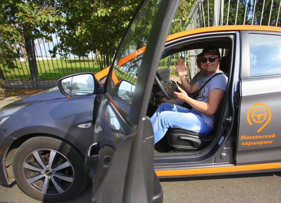 Ауди тт каршеринг. Bmw 320 делимобиль. Шкода делимобиль. Делимобиль бмв 320. Ауди тт делимобиль.