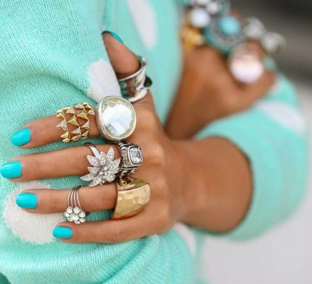 денежный цвет ногтей 2024. ногти с деньгами. денежный цвет ногтей 2024. неоновые ногти дизайн. неоновые ногти с принтом.