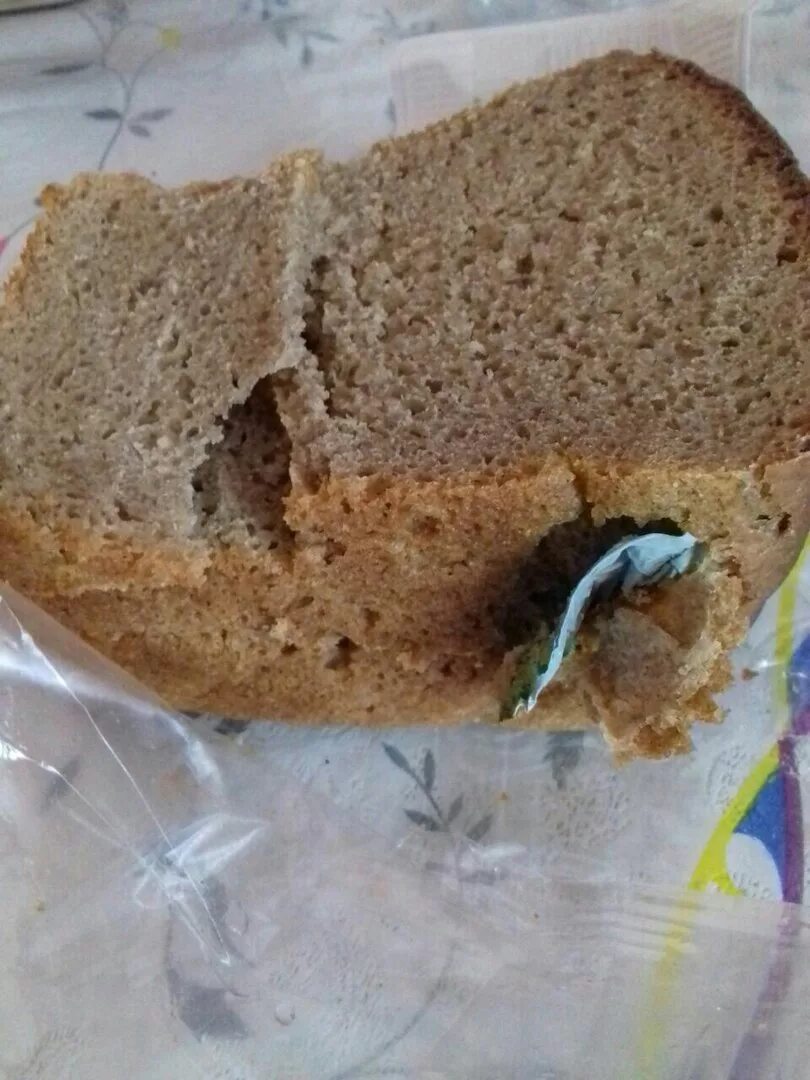 Хлеб невкусный. Вещи в хлебе. В хлебе попался. Хлеб Ашан. Невкусный хлеб.
