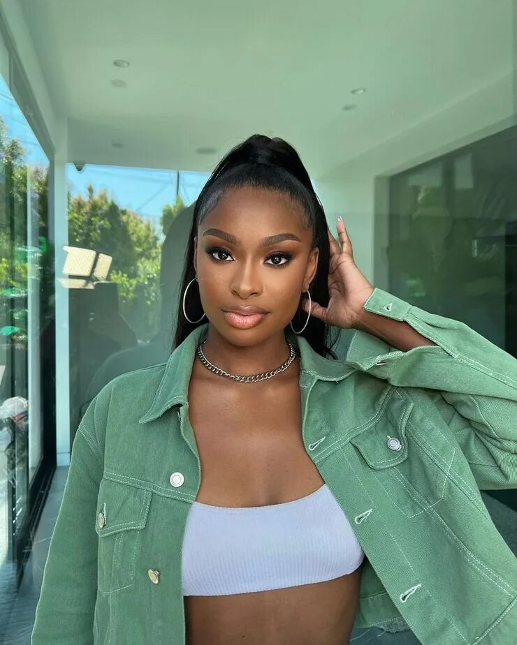 Coco jones. Коко джонс. коко джонс hot. coco jones figure.