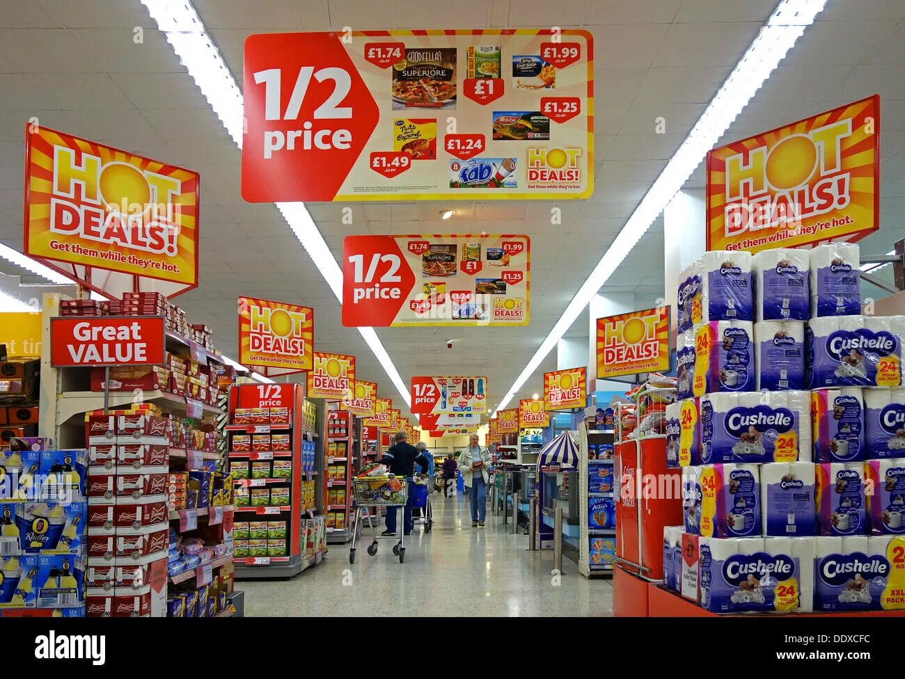 Supermarket sign. Market sign. Safeway и Tesco. Supermarket deals. Price deals