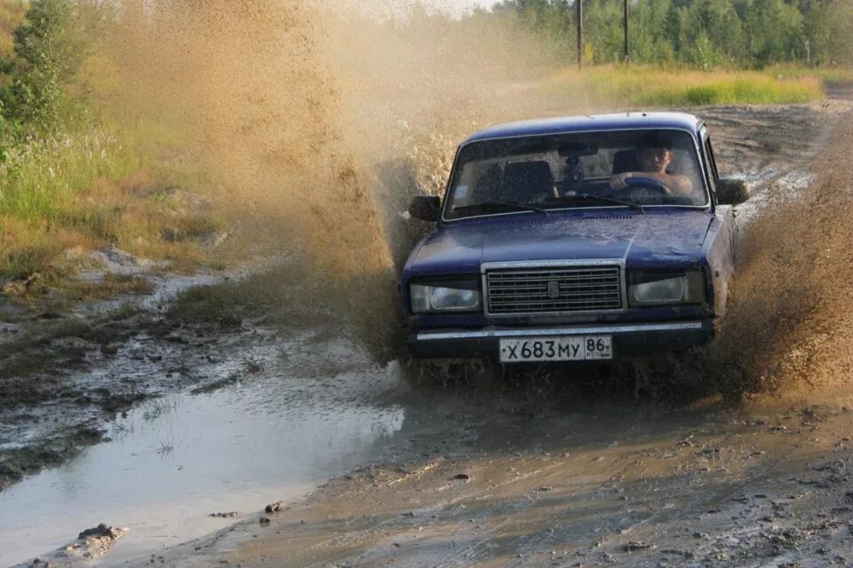 Включи грязь. ВАЗ 2105 по бездорожью. Лада 2107 по бездорожью. ВАЗ 2107 по грязи. ВАЗ 2105 В бездорожью.