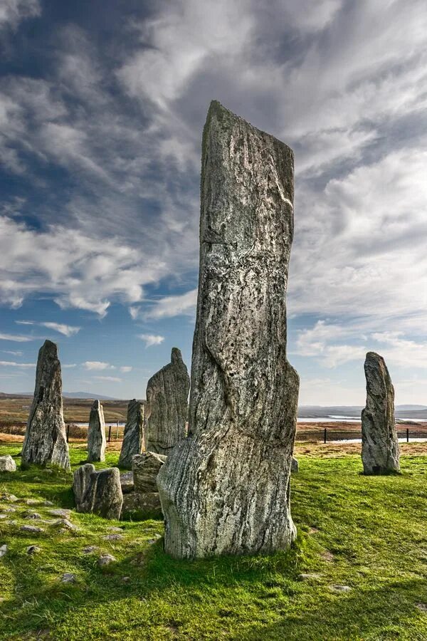 Stone placing. Менгиры Калланиша, Шотландия. Шотландия Стоунхендж. Инвернесс Шотландия Стоунхендж. Камни в Шотландии.