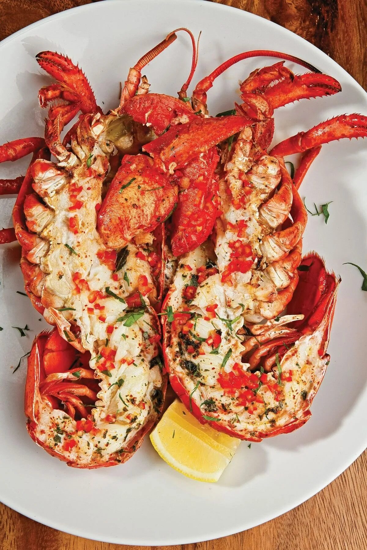 Лобстеры лангусты омары. Омар лобстер лангуст. Омары лобстеры лангусты. Омар дальневосточный. Морепродукты омар лангуст.