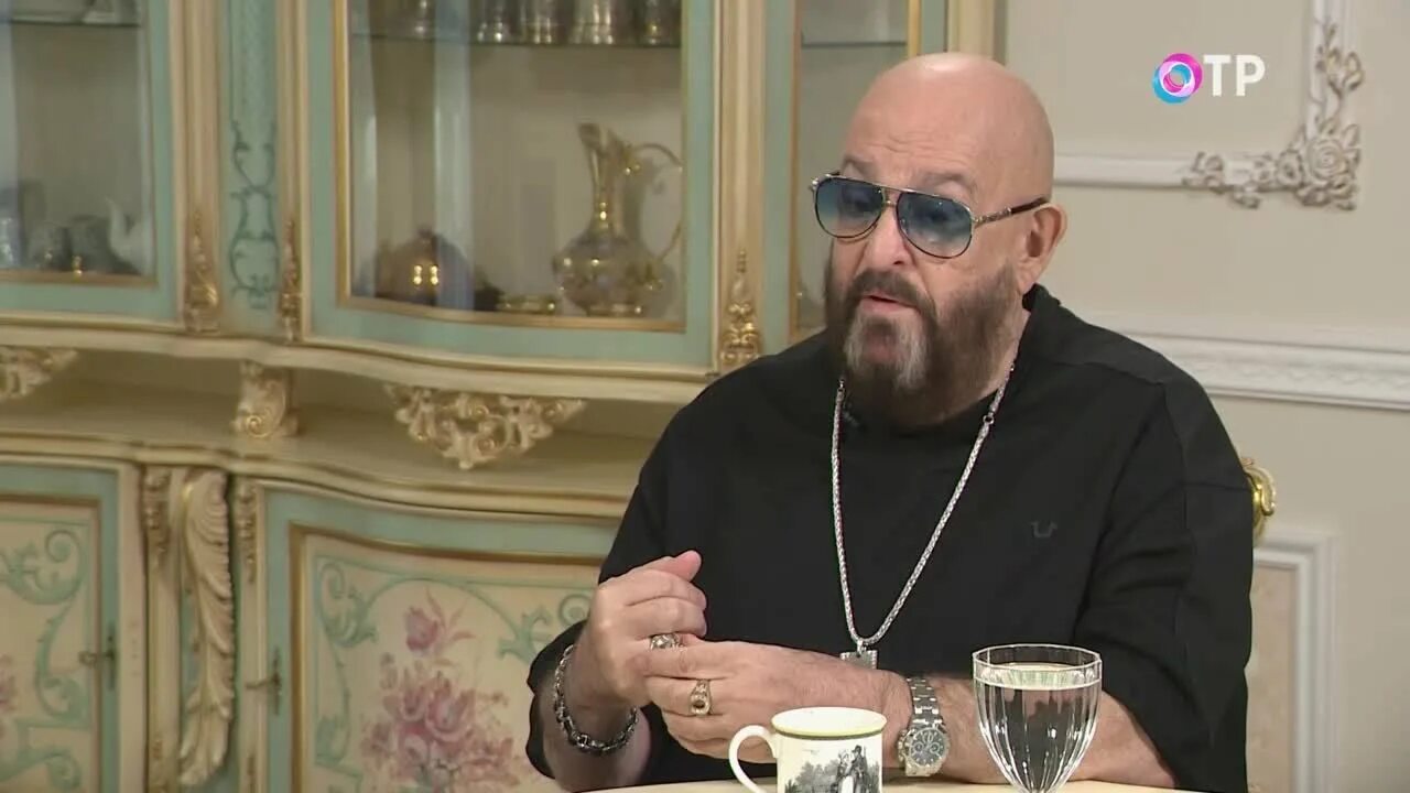 Шуфутинский заходите к нам на огонек альбом. Цветущее дерево в лазаревском. Шуфутинский концерт 2022. Еврейский портной шуфутинский текст. Шуфутинский расцвели каштаны в киеве.