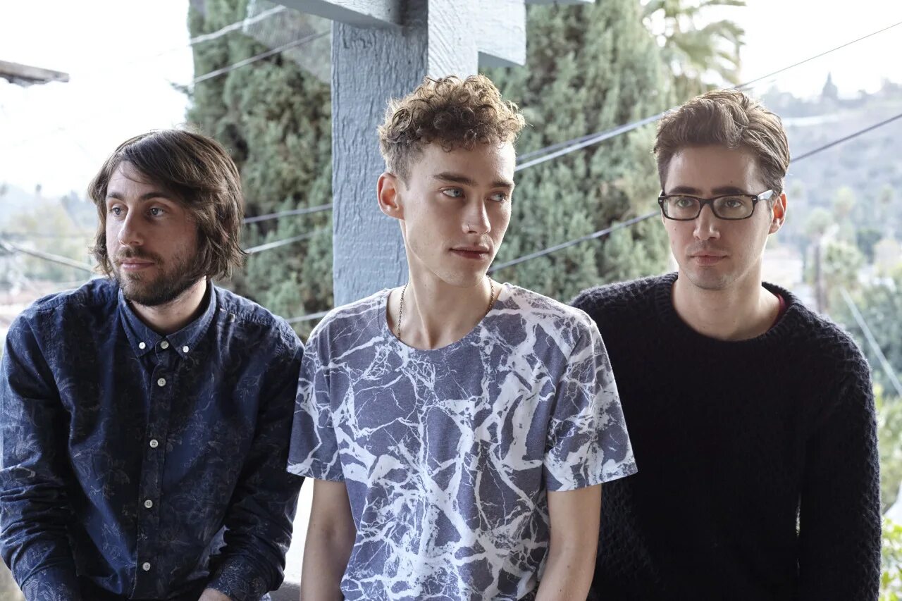 Солист группы years and years. Группа years years sweet. Years & years обложки альбомов. Олли years and years. Years & years британский музыкальный коллектив.