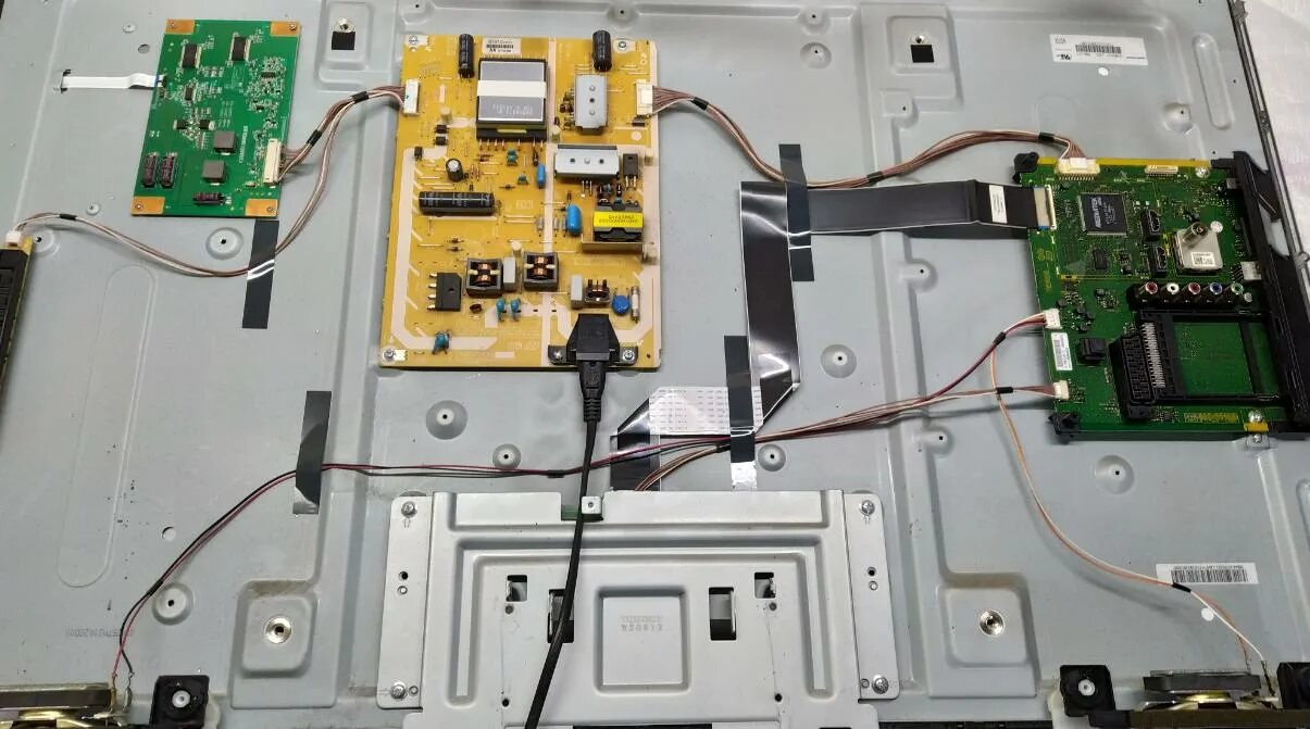 подсветка телевизора панасоник. диагональ 32 panasonic viera. Philips ambilight 43. панасоник viera плазма. Panasonic viera 32.