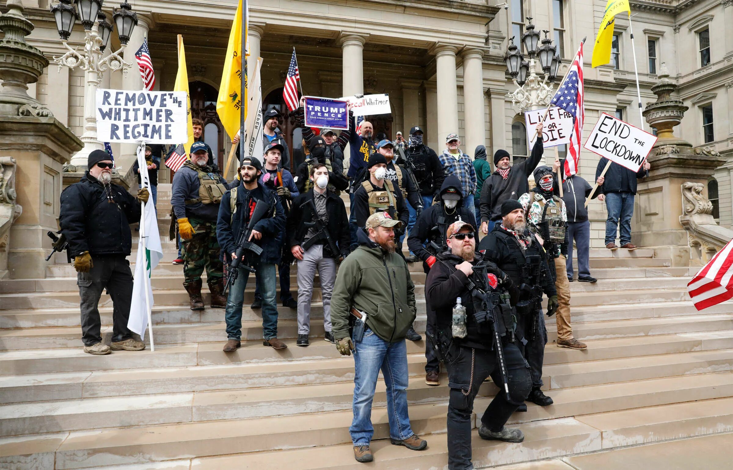 15 апреля 2011. Вооруженные люди на протестах в США. Митингующие в Америке. Протесты в США. Демонстрации в США.