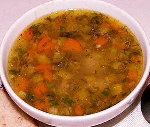 Суп рисовый с солеными огурцами. Рассольник с рисом и солеными огурцами рецепт. Рассольник с томатной пастой и перловкой. Суп рассольник с рисом. Рассольник классический с рисом.