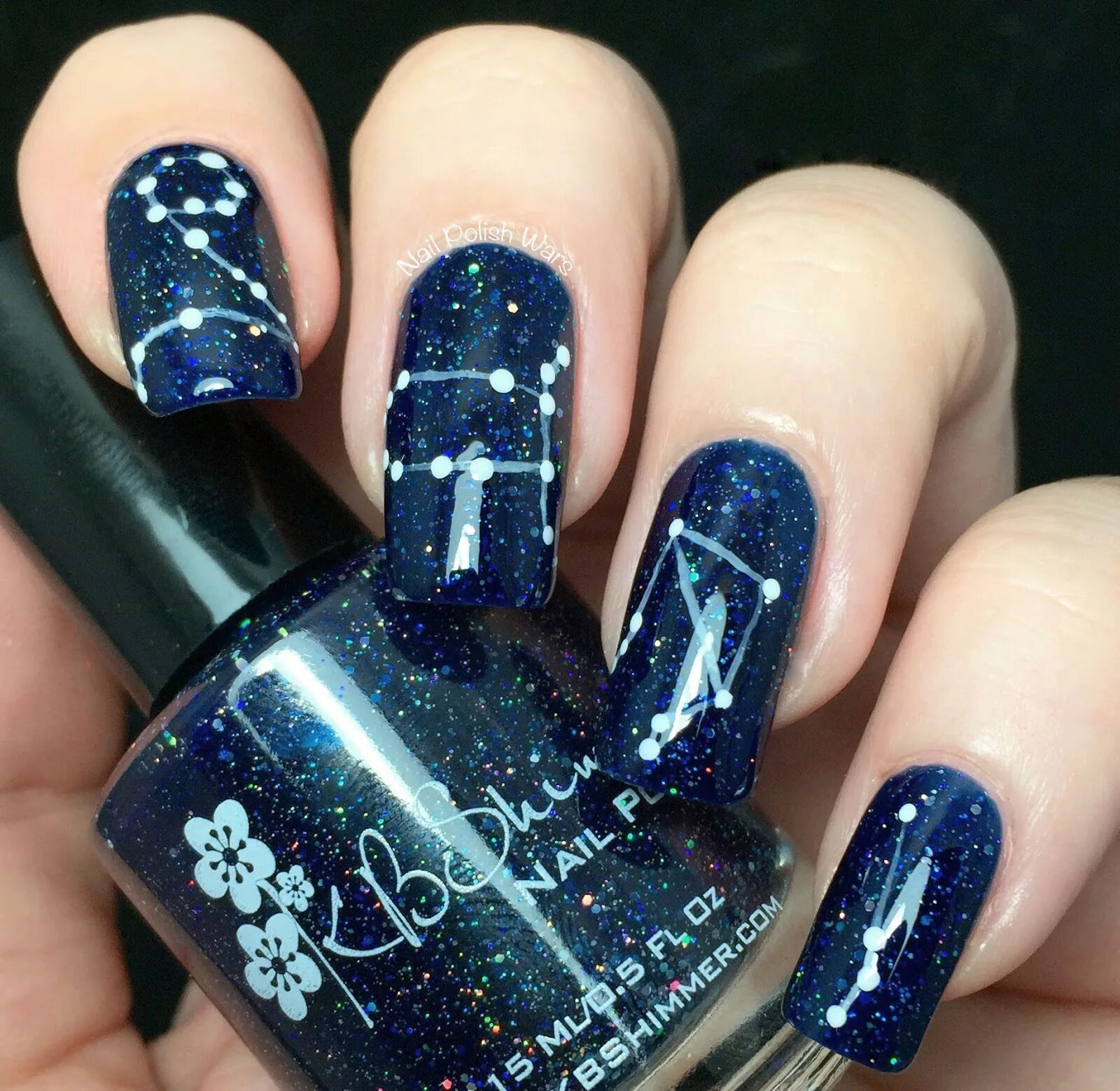 маникюр с драконом. новогодний дизайниногтей. маникюр со скорпионом на ногтях. новогодние ногти фото. маникюр на новый год 2024 скорпиону.