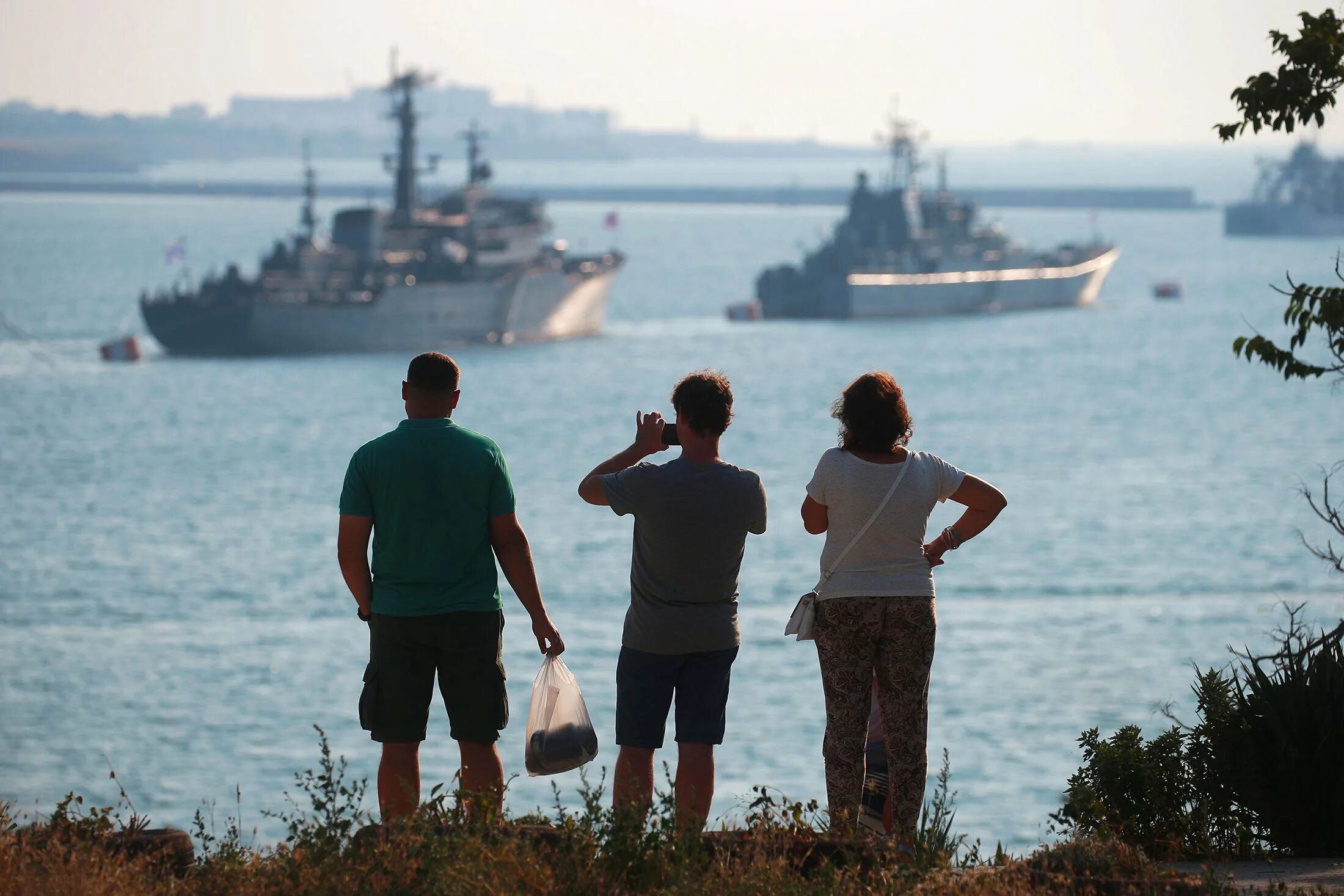 Атаки гражданских судов. Российские военные корабли в Крыму. Захват Крыма. Теракт в бухте Севастополя. Министерство обороны Турции.