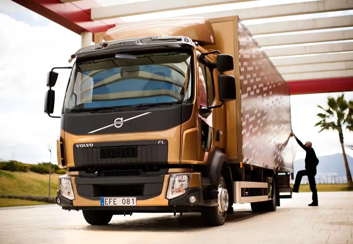 5 тонн ремонт. Volvo FL 210. Volvo FL 2021. Вольво среднетоннажный грузовик. Volvo FL 2013.