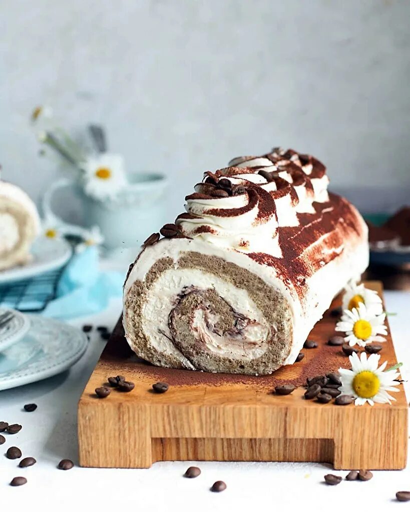 торт из рулетов. канал выпечка и кулинария на ютубе. салат ютуб сколько зарабатывает. красивые ватрушки. рулет бисквитный.