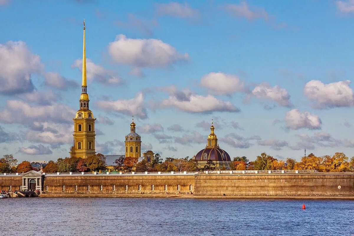 Петропавловская крепость в Санкт-Петербурге. Петербург Петропавловская крепость. Петропавловская крепость территория. Петропавловская крепость в Санкт-Петербурге Соборная площадь.