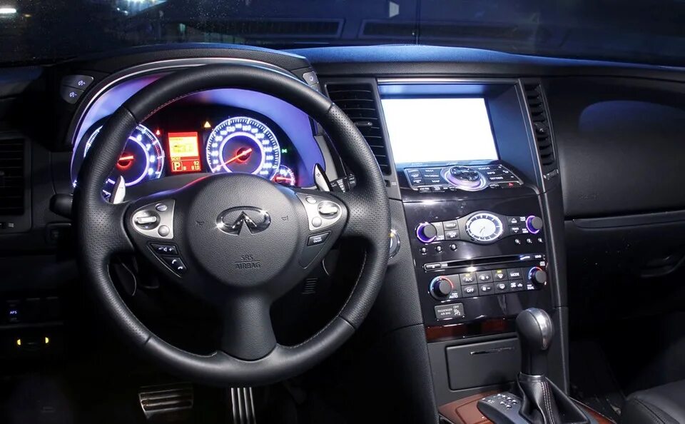 Как открыть инфинити fx35. Инфинити fx50 sport салон. 2008 infiniti fx interior. infiniti fx37 салон ночью. инфинити фх 50 спорт 2008.