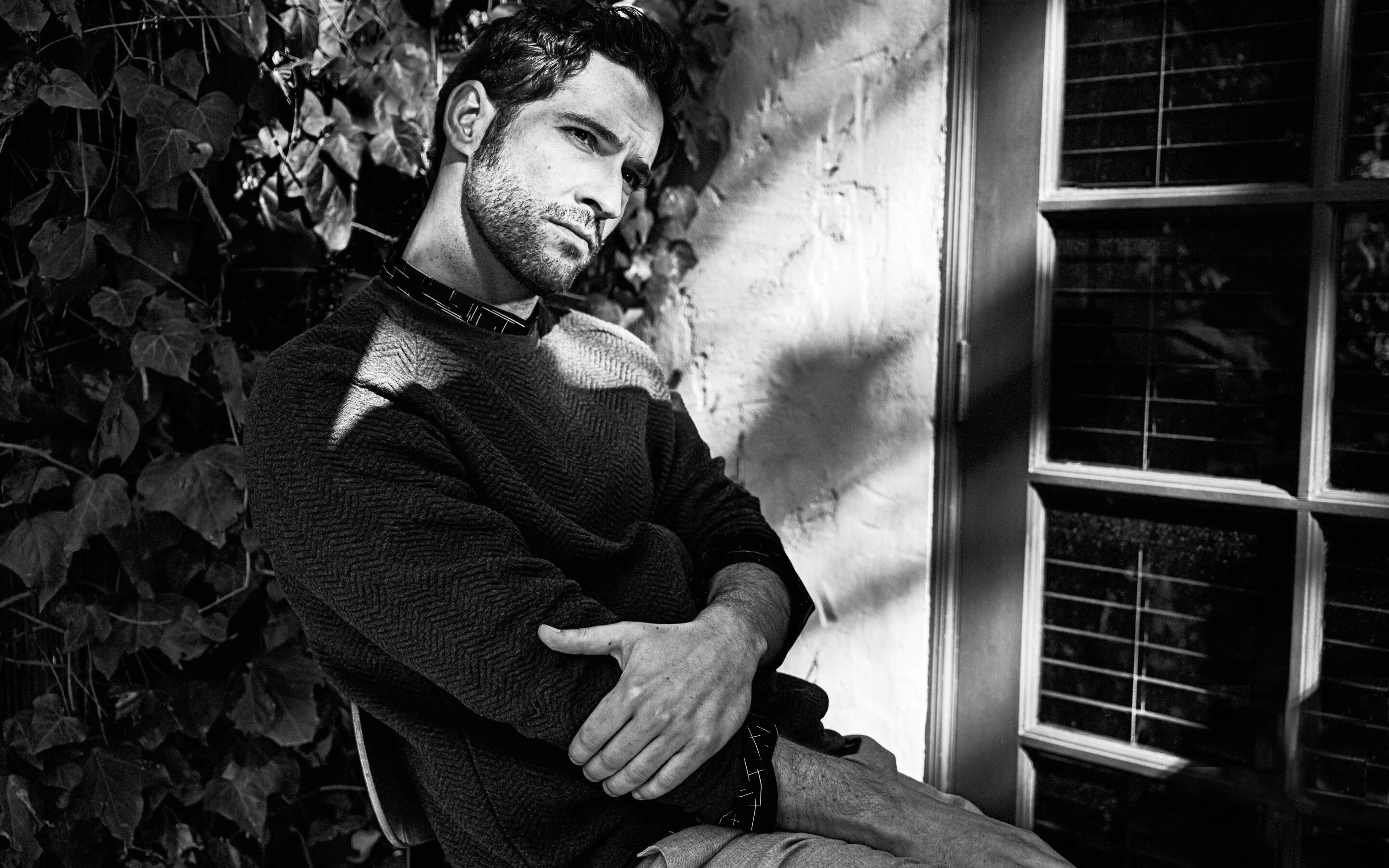 Tom Ellis. Том Эллис Люцифер чб. Том Эллис фото. Том Эллис в черном.