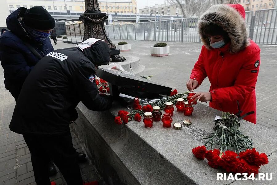 Памяти жертв теракта в москве. Взрыв вокзала в Волгограде 2013. Теракт в Волгограде вокзал. 29 Декабря 2013 Волгоград теракт. Взрыв в Волгограде на вокзале 29.12.2013.