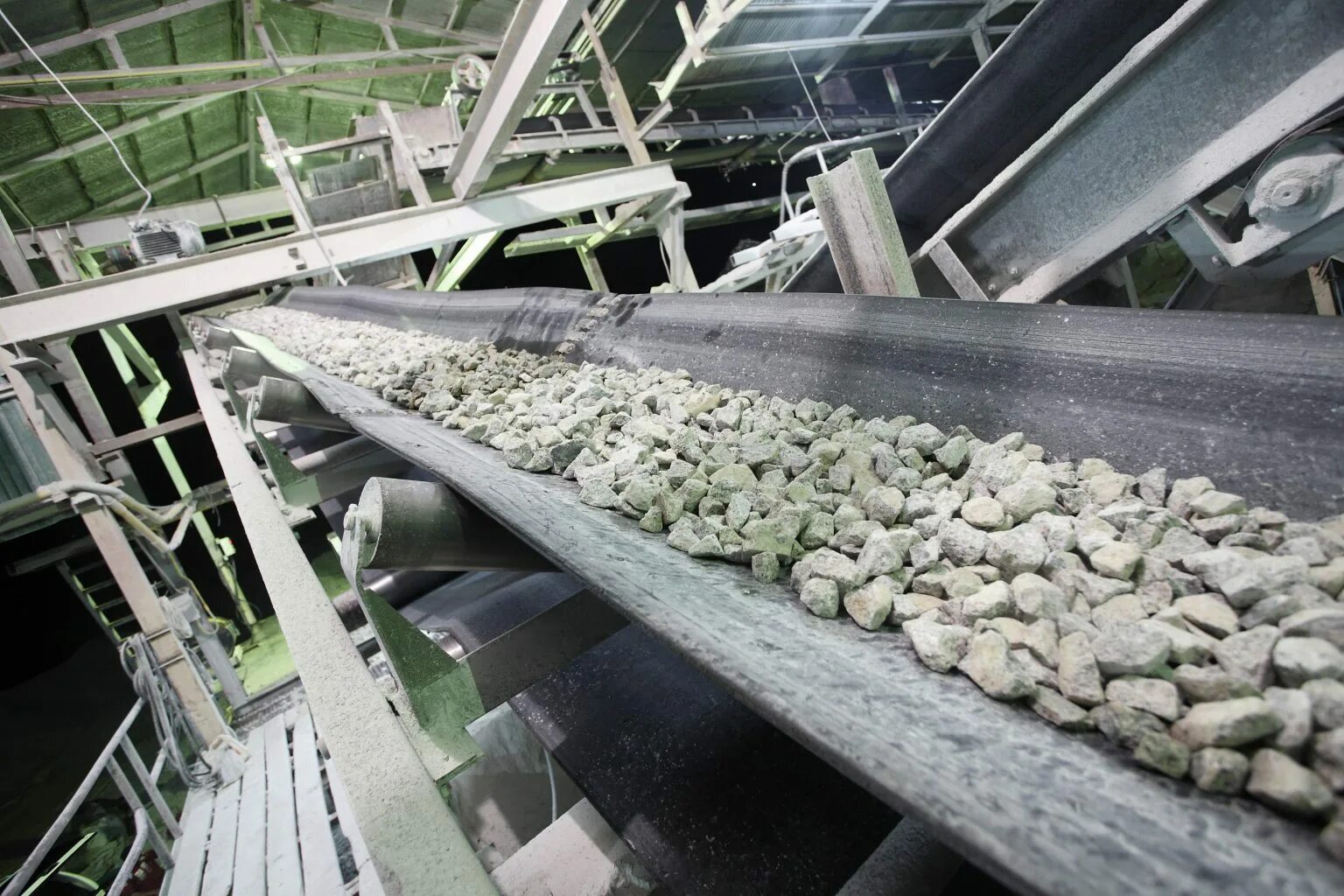 Обогащение полезных ископаемых сепарация. Mineral processing. Process mining производство. Conditioning solids mineral processing. Обогащение полезных ископаемых.