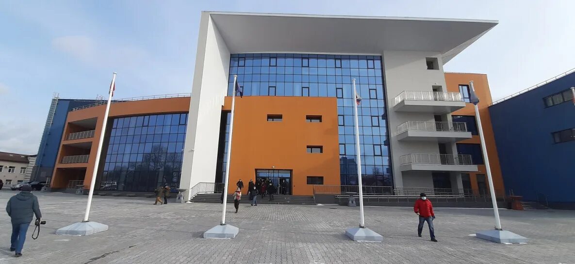 Дворец самбо хабаровск. Дворец самбо хабаровск. Центр единоборств ханты-мансийск. Краевой дворец единоборств самбо. Краевой дворец единоборств.