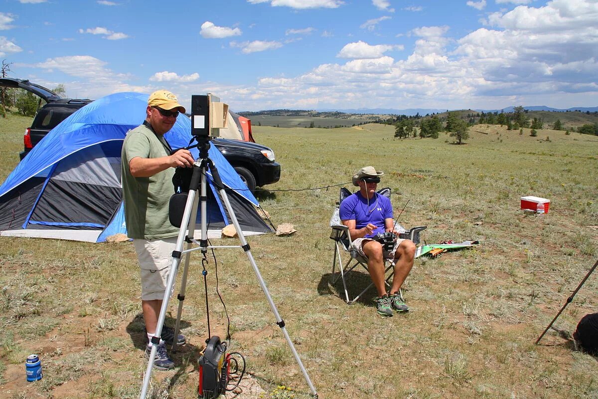 Fpv drone pilot. Freestyle fpv goggles. Алексей станкевич fpv. Fpv дрон очки. Оператор fpv.