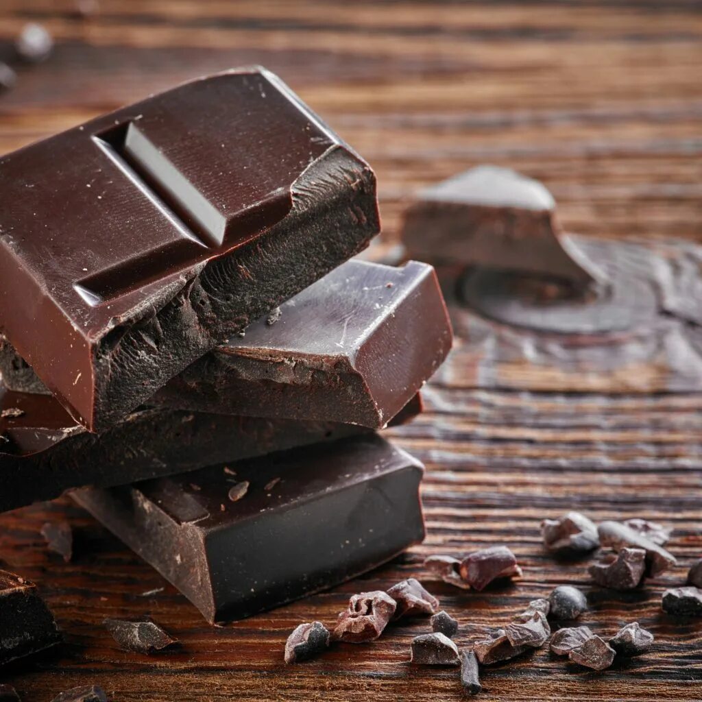 Говорящая шоколада. Плиточный Горький шоколад. Горький шоколад шоколатье. Плитка шоколада. Шоколад темный плиточный.