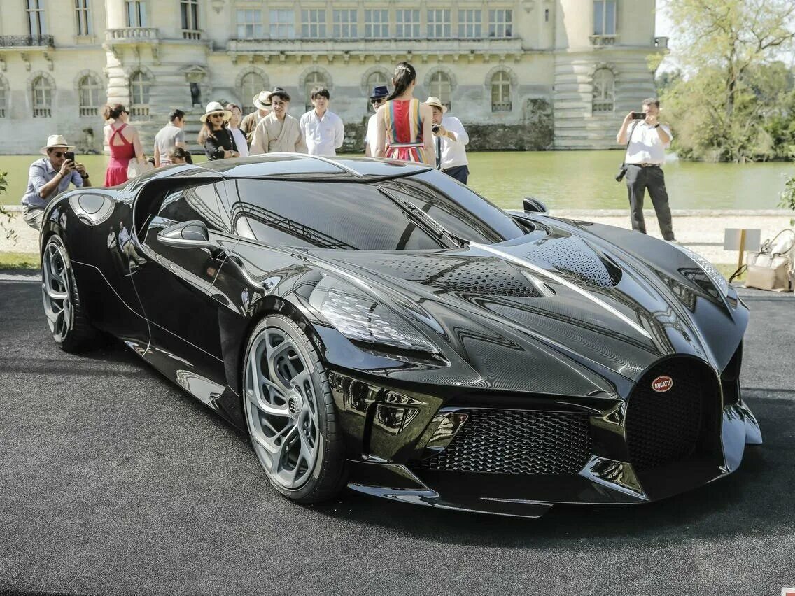 Дорогие автомобили 3. Бугатти Ноир. Бугатти la voiture. Машина Bugatti la voiture noire. Бугатти la voiture noire.