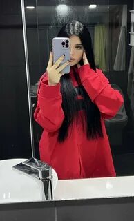 Estoy haciendo una presentación en vivo en solitario ahora!*Mira cómo froto...