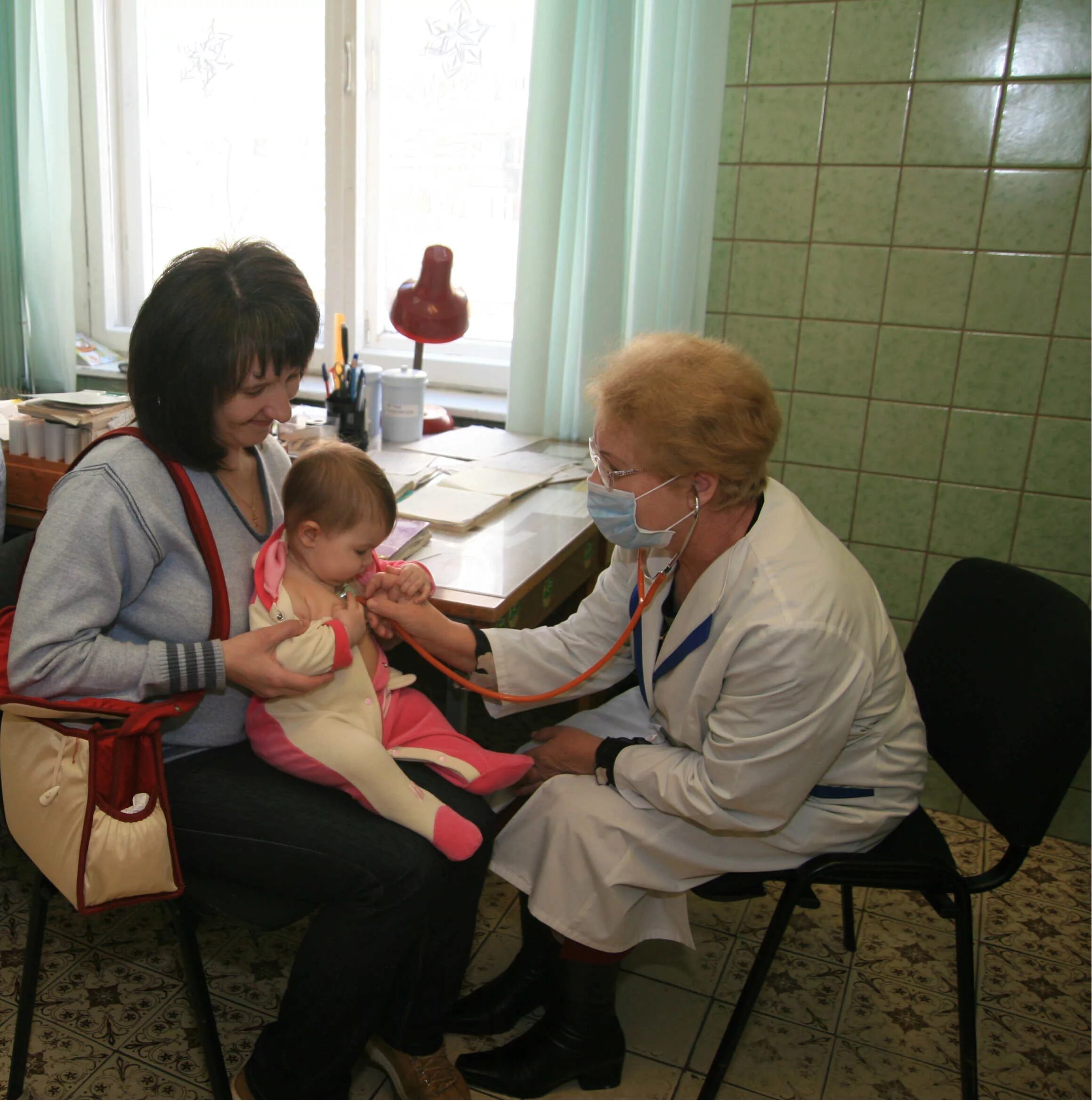 Детский врач. Врач педиатр стационар. Дети в стационаре. Горбольница город находка. Врач педиатр стационар.