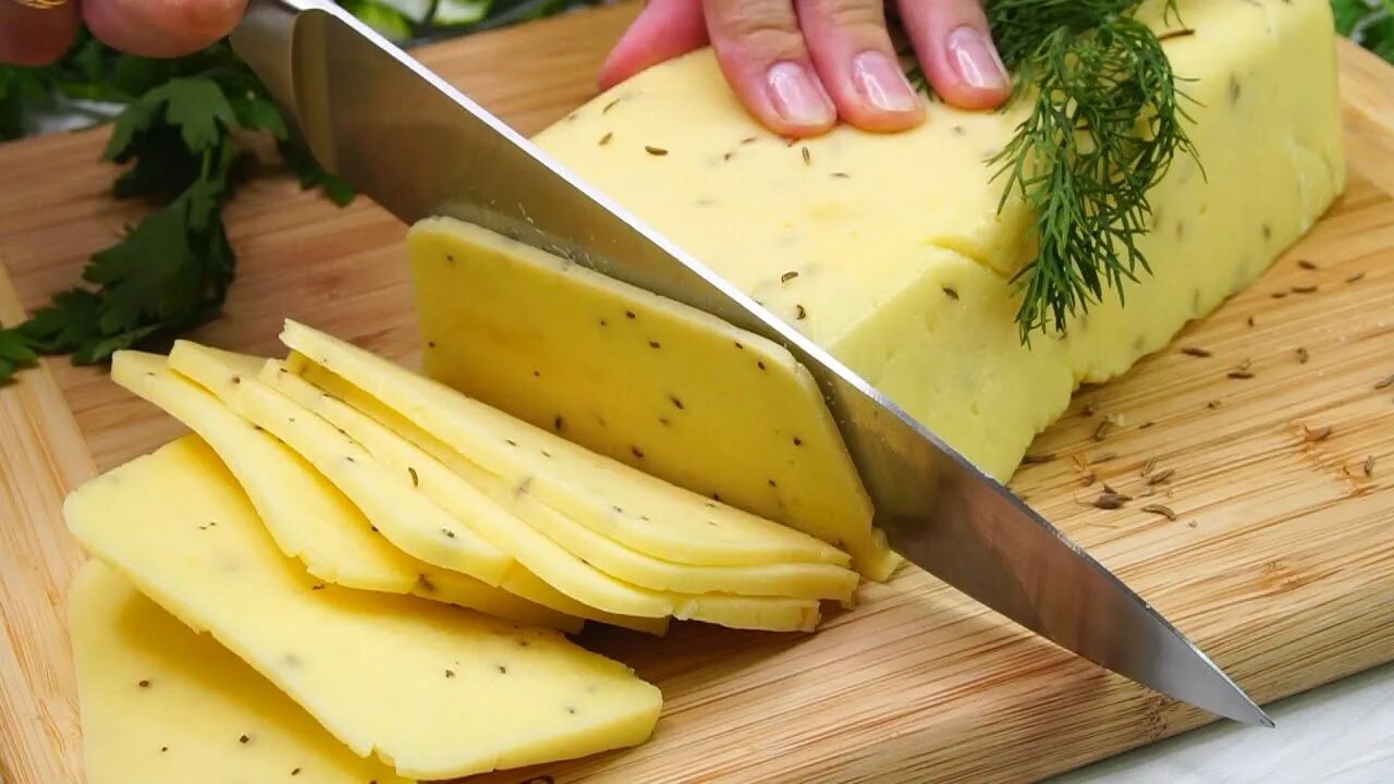 Вкуснейший сырный. Сыр твердый. Домашний сыр. Вкусный твердый сыр. Сыр твердый фото.