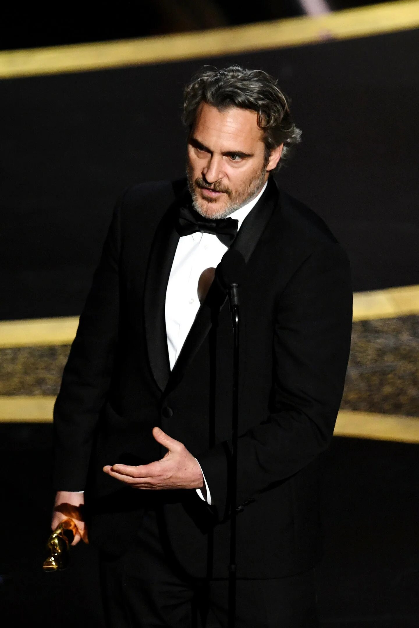Актер лучшее 2018. Хоакин феникс оскар. joaquin phoenix oscar 2025. хоакин феникс актер 2025. хоакин феникс получил оскар.