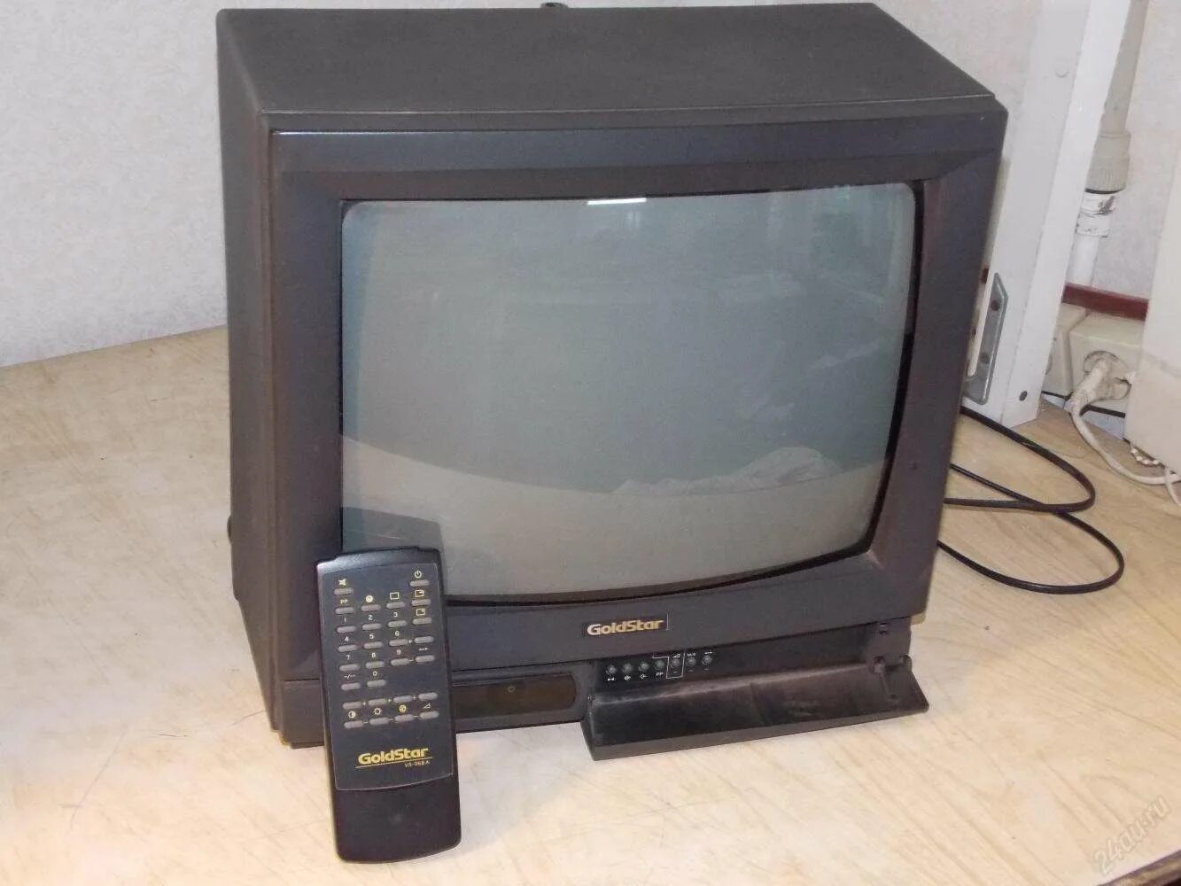 Телевизор lg кинескоп. Телевизор GOLDSTAR ckt-9905. Телевизор GOLDSTAR CF-14e20b. Телевизор GOLDSTAR 90x. Голдстар телевизор 1995.