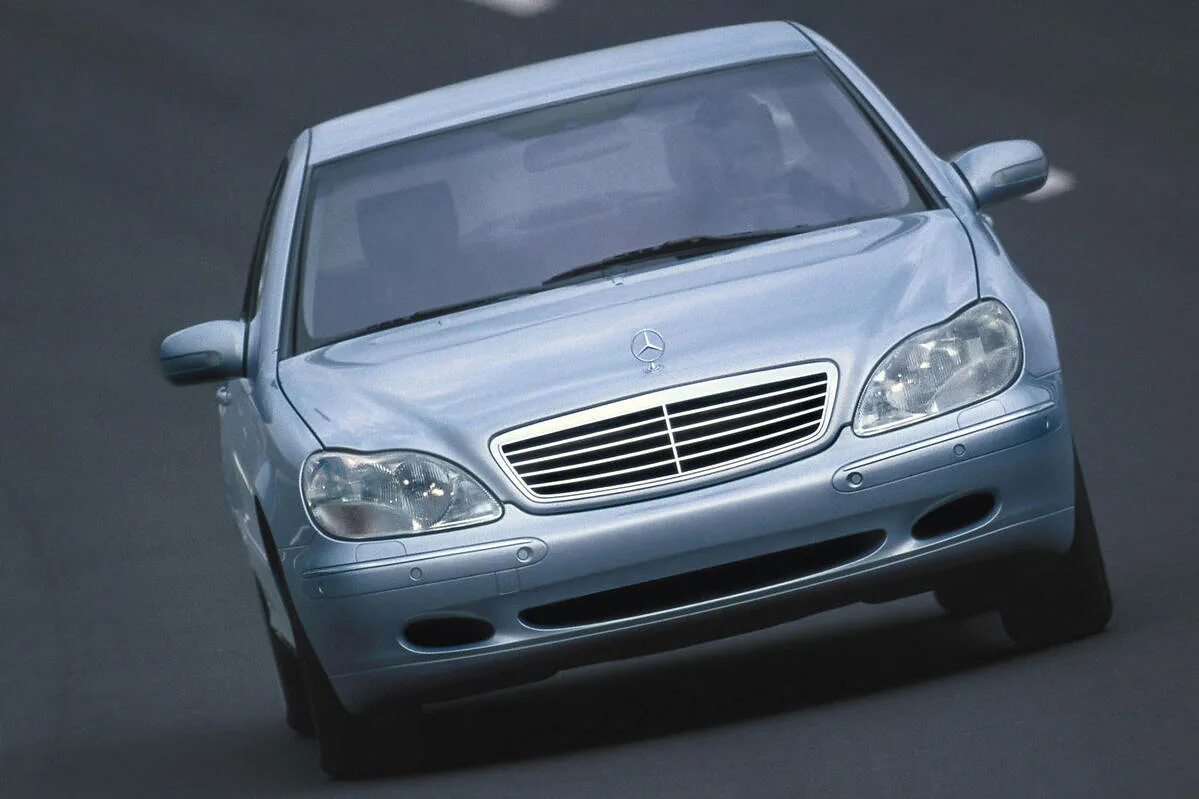 Купить мерседес автомат. Mercedes-Benz s-klasse 2000. Мерседес 220 s класс. Mercedes s class 1999. Mercedes s class 2000.