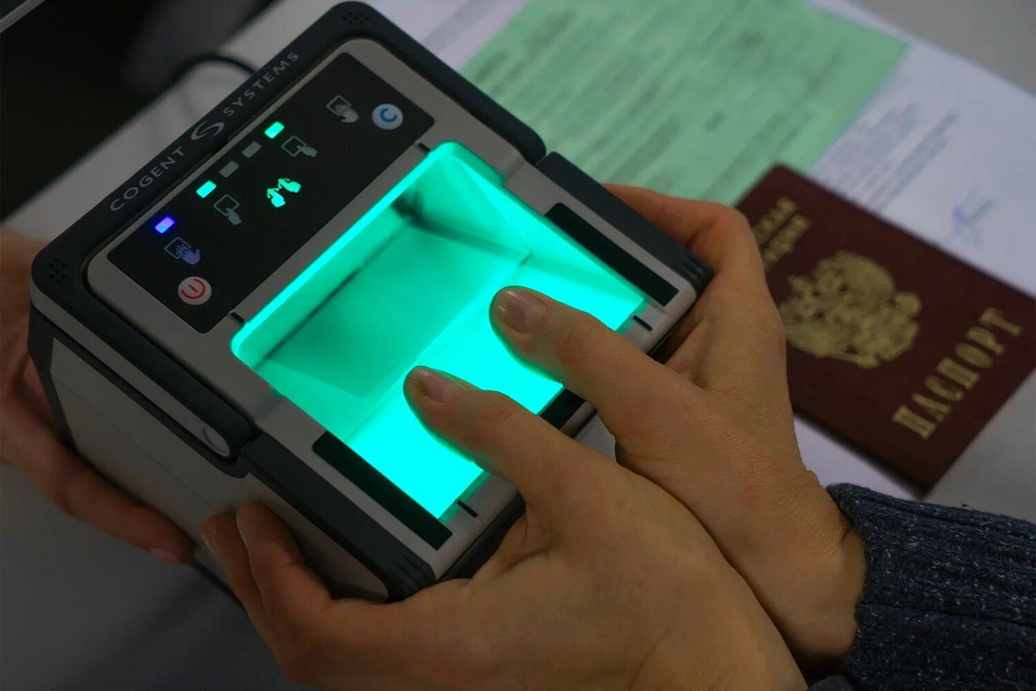 Банк биометрических данных. Биометрические данные. Аппарат для снятия биометрических данных. Сбор биометрии. Биометрические данные в банке.