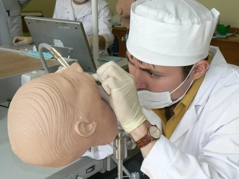 зубной врач поступить