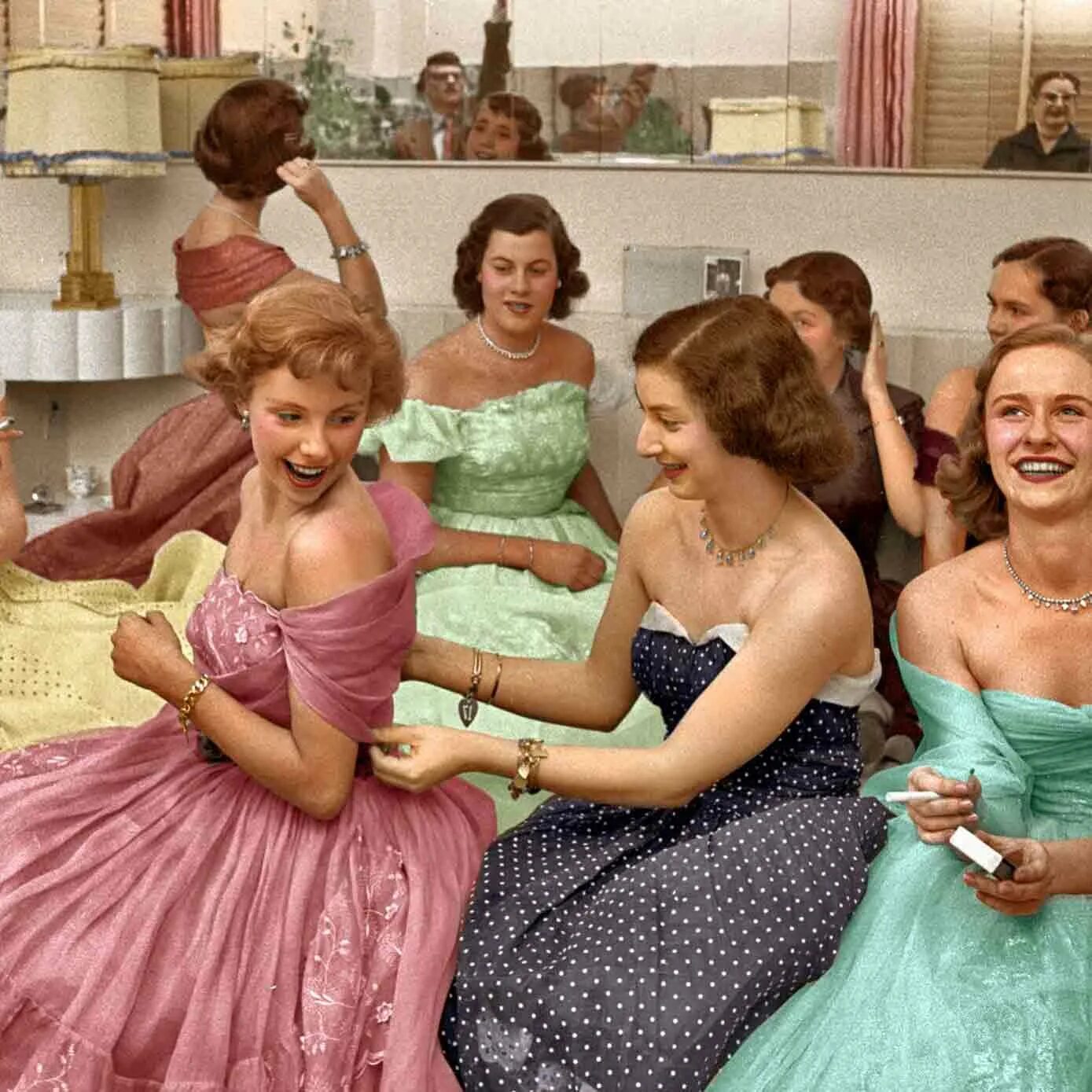 Андрей усов фотограф. Возвращающиеся домой немецкие военнопленные в ссср. Five группа джаз. Чемпионат мира по футболу 1950 маракана. Чм 1950 швейцария.