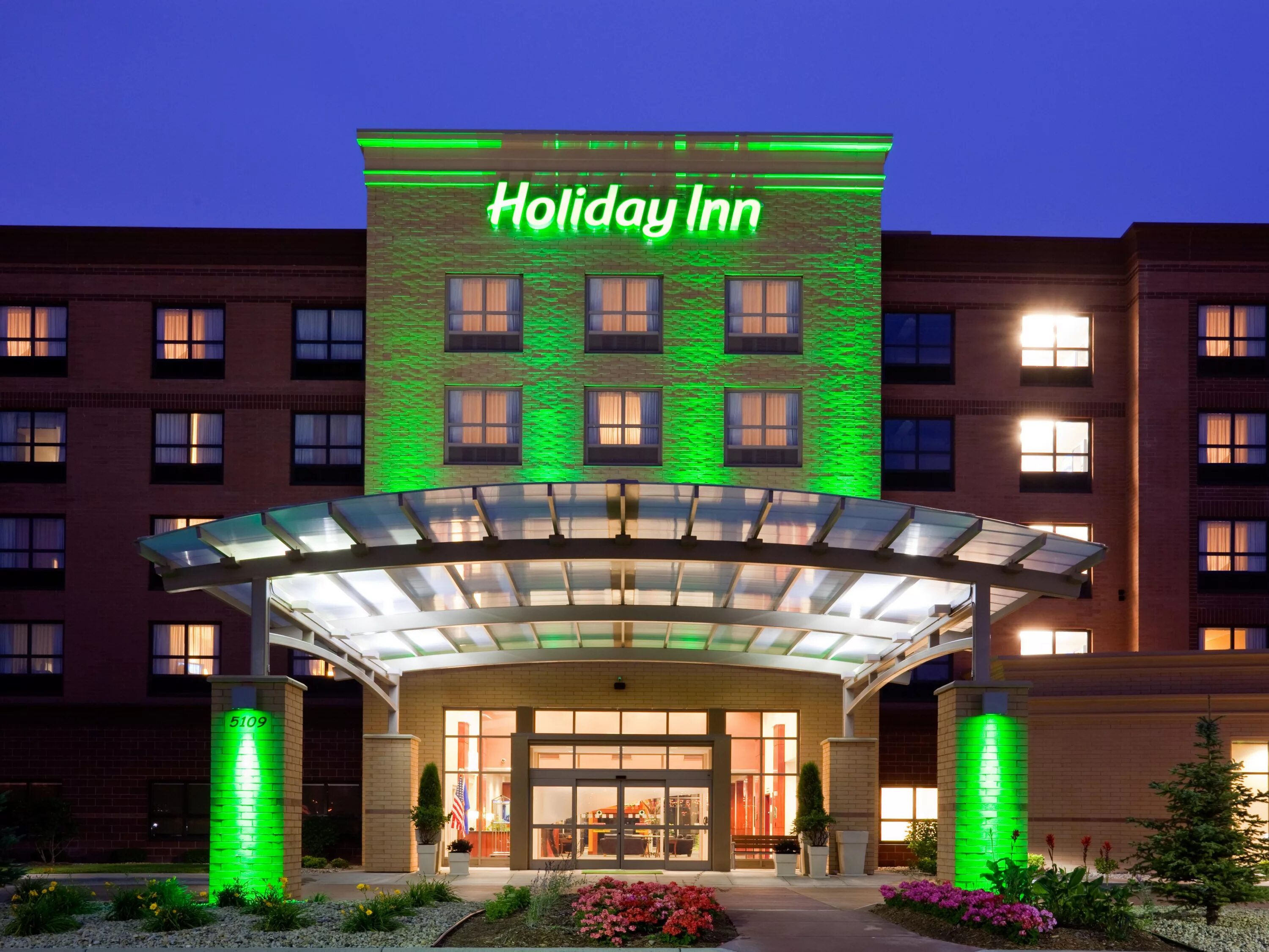 1. Гостиница «Holiday Inn» Челябинск. Отель "Holiday Inn Dalian City "4*. Гостиничная цепь Холидей ИНН. Первый отель Holiday Inn 1952. Отель холидей инн сайт