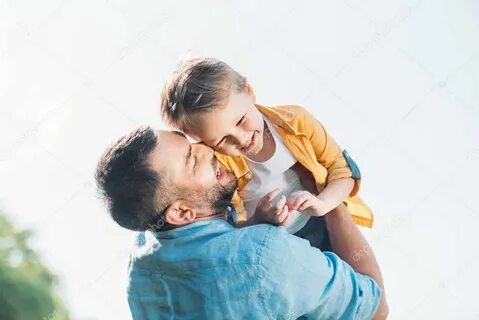 Отношения женщина ребенок и мужчина отец