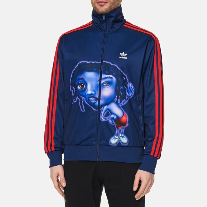 Размер олимпийки. Adidas Kerwin Frost куртка. Kerwin Frost x adidas мужские. Синяя олимпийка мужская на модели. Олимпийка adidas красно-синяя Ориджиналс.