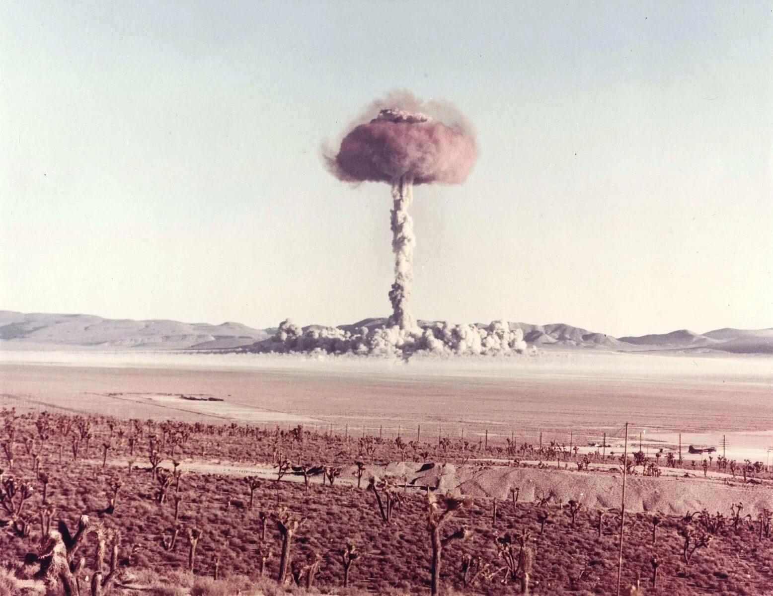 Случаи ядерных взрывов. Невада полигон ядерных испытаний. Испытание ядерного оружия в Неваде. Ядерный взрыв Невада 1960. Чернобыль атомная бомба.