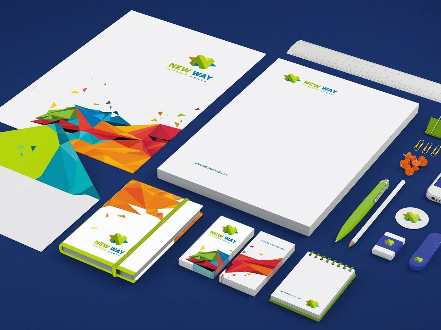 Печатная продукция. Полиграфическая продукция. Дизайнер в типографии. Полиграфическая продукция. Многостраничный буклет.